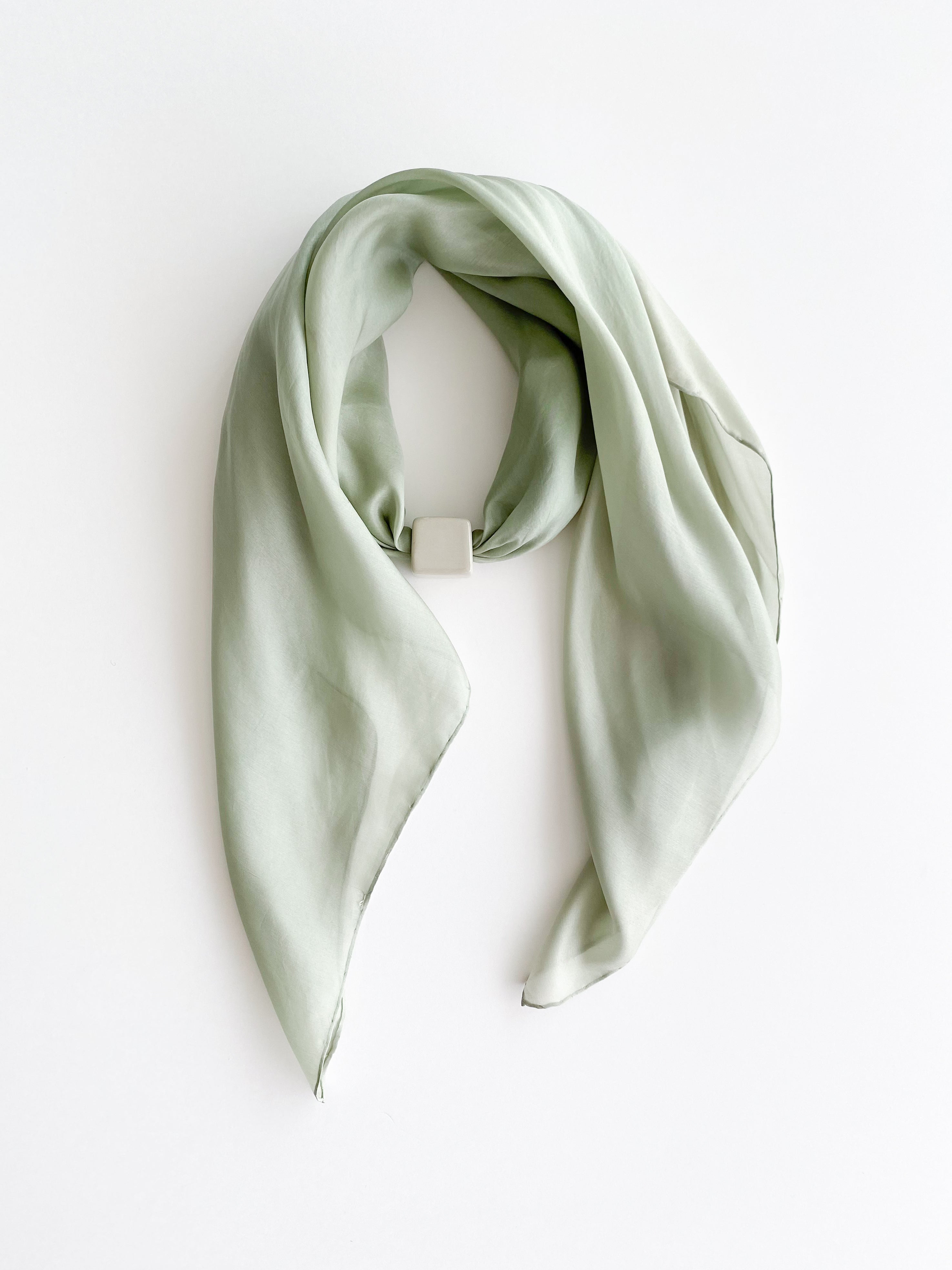 Silk ceramic necklace / Light green