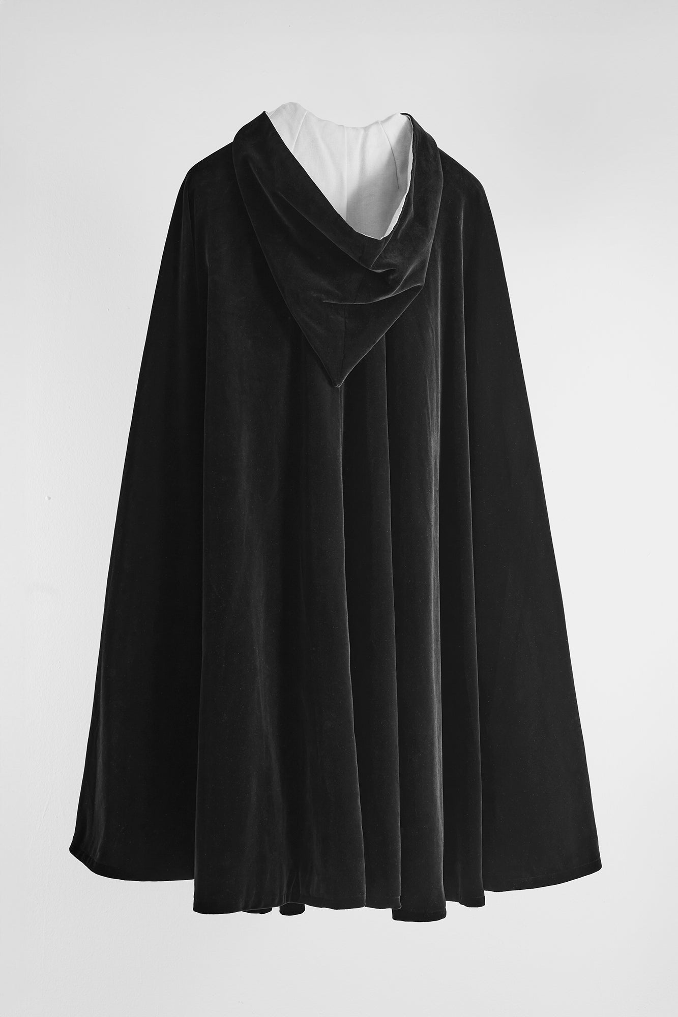 Preclothed, product: Antic reversible velvet cape (fig. 2)