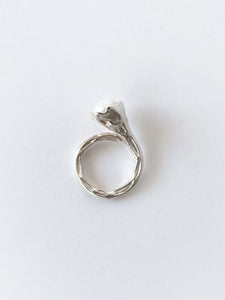 Silver flower and pearl ring / 54