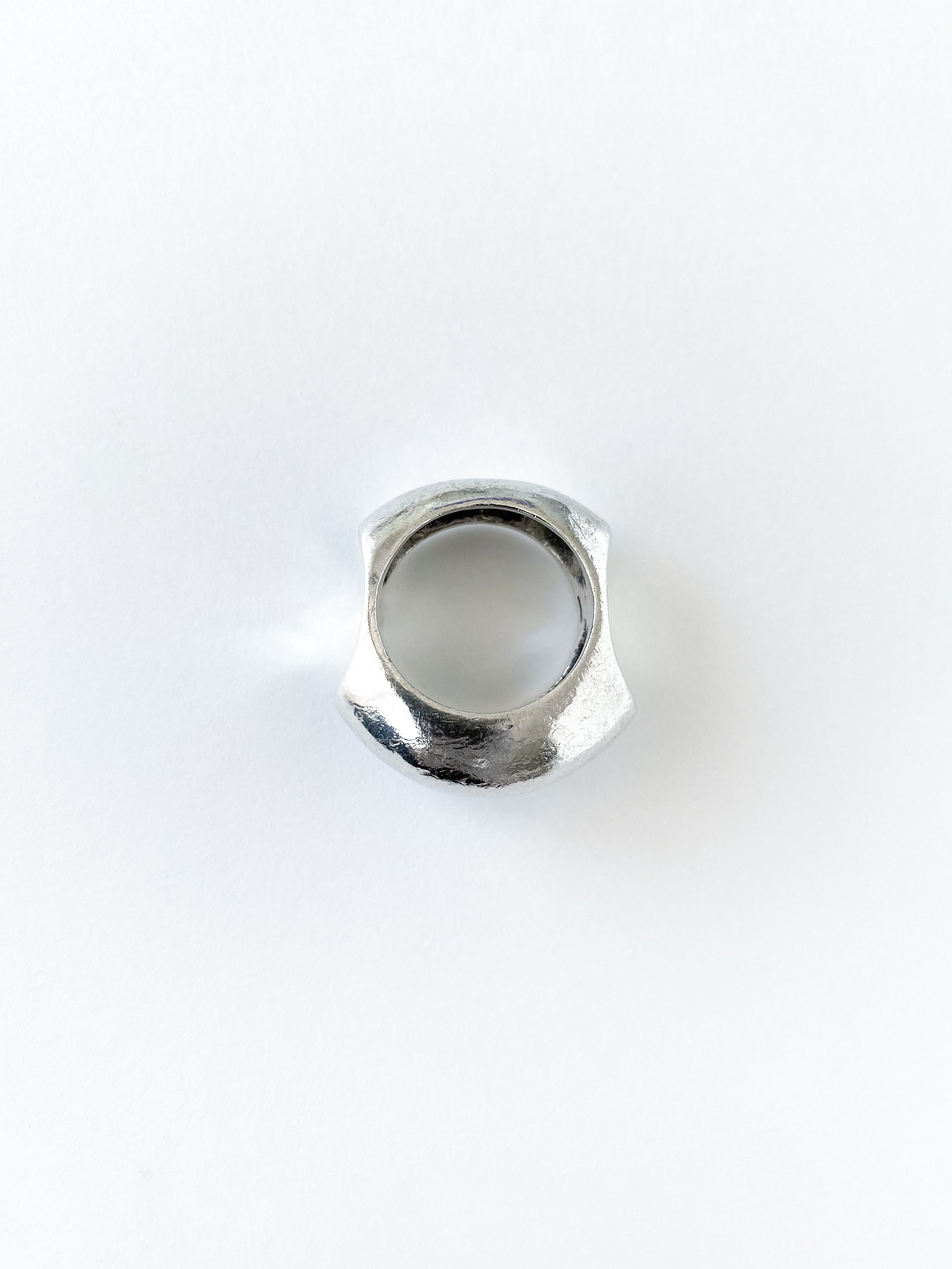 Silver ring with notches / 52