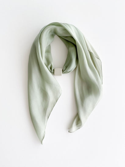 Silk ceramic necklace / Light green