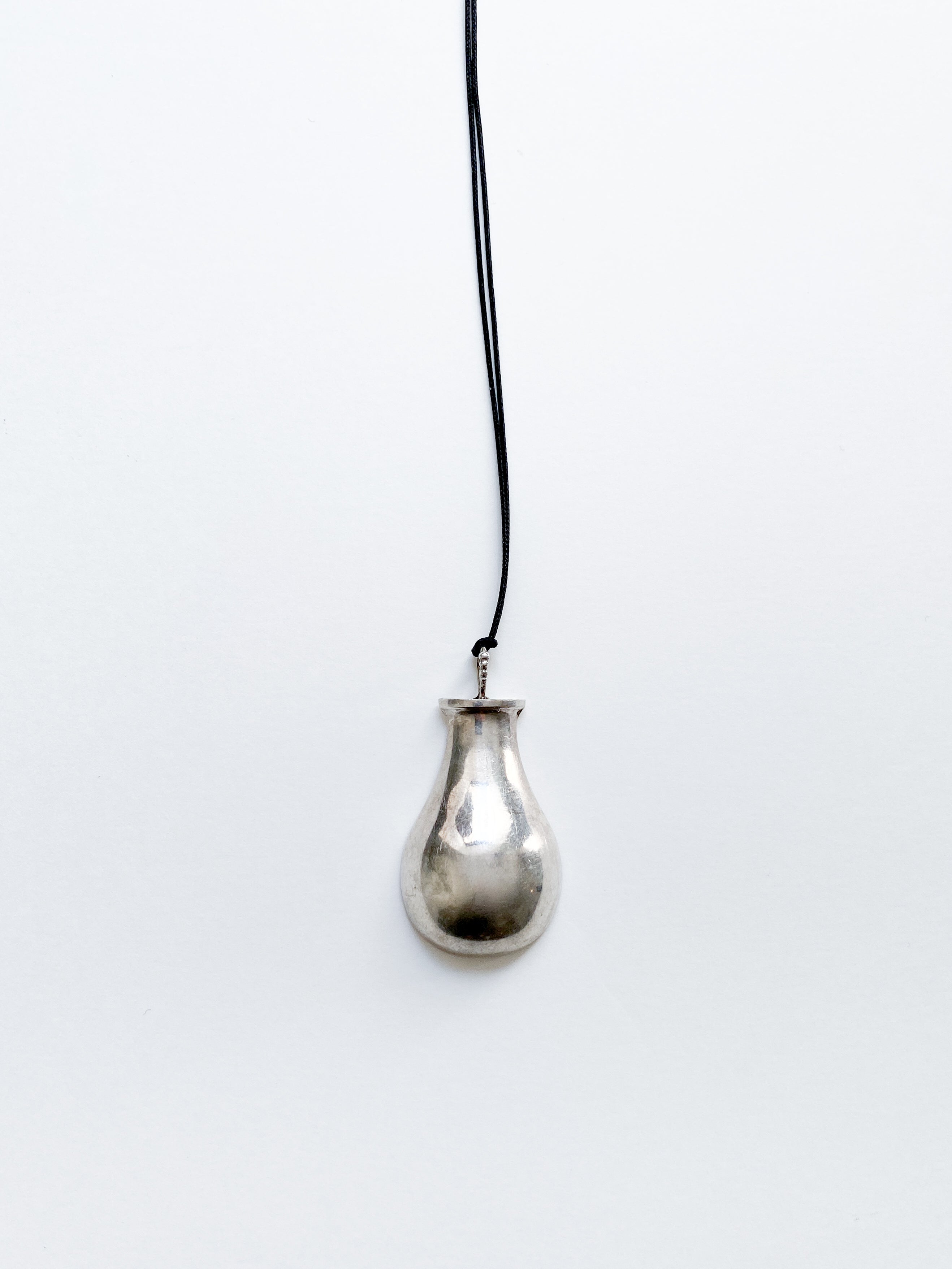 Silver pendant necklace