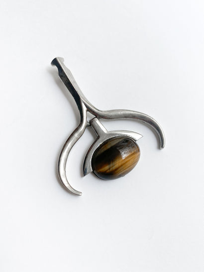 Silver pendant with tiger's eye stone