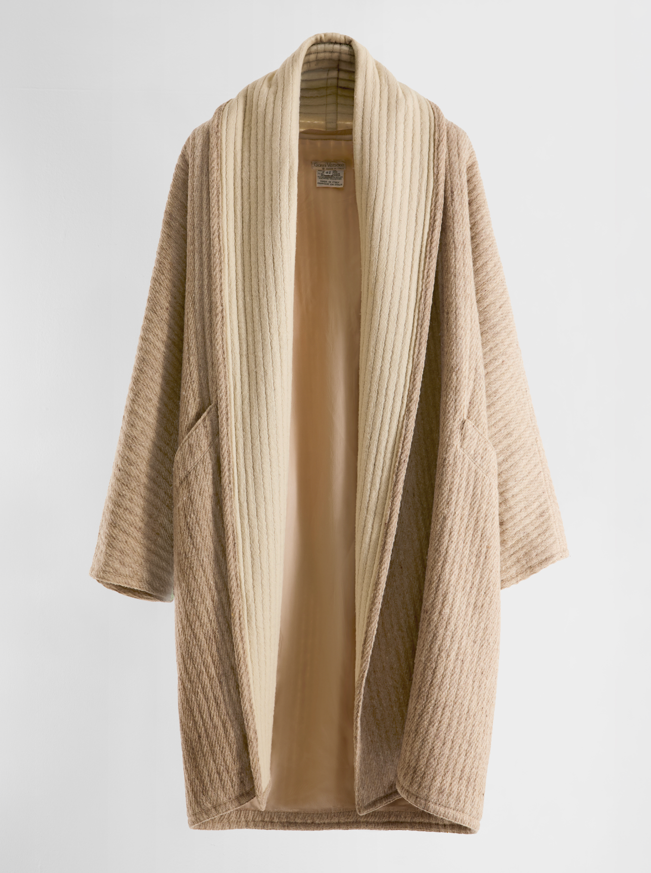 Preclothed, product: Gianni Versace shawl coat (fig. 1)